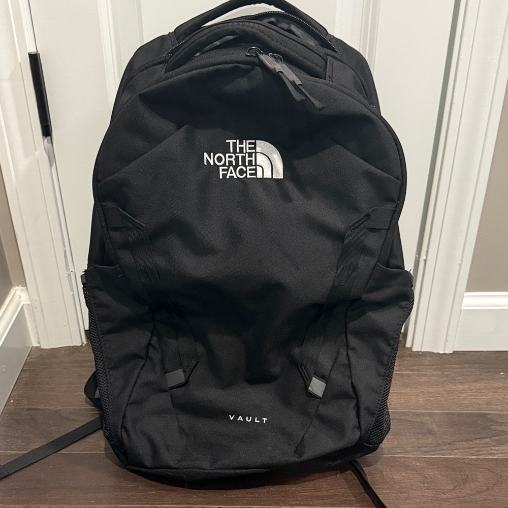The North Face Vault Backpack 
SMOKE FREE home 
No sign of any kind of wear